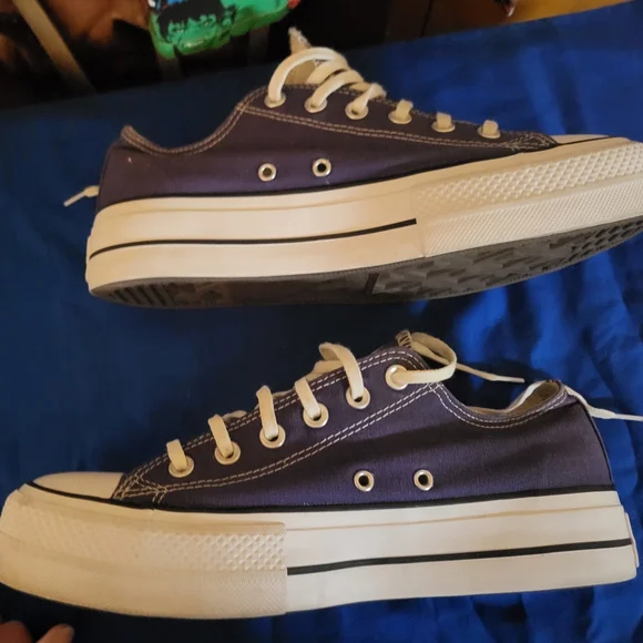 Converse Purple Platform Tennis shoes, women 10 men 8 - Picture 3 of 7